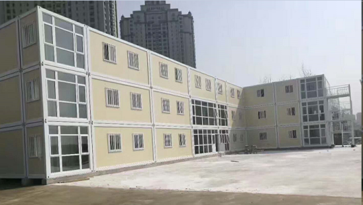 多箱組合辦公樓